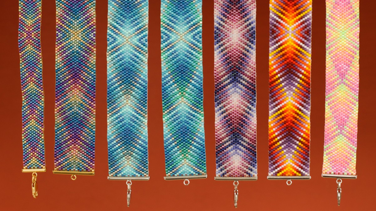 Bracelet brésilien motif hypnotic en tissage de perles Miyuki Délicas Bracelet brésilien motif hypnotic en tissage de perles Miyuki Délicas