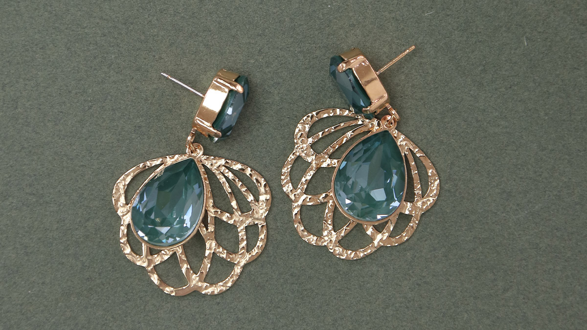 Boucles d'oreilles en cristal vert : Etape 3 Boucles d'oreilles en cristal vert : Etape 3