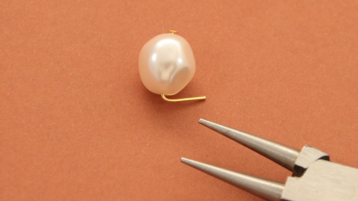 Boucles d'oreilles perles baroques PureCrystal et feuilles dorées : Etape 2