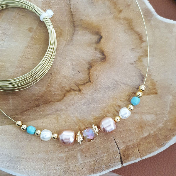 Boucles d'oreilles PureCrystal pendantes avec perles nacrées : Etape 1