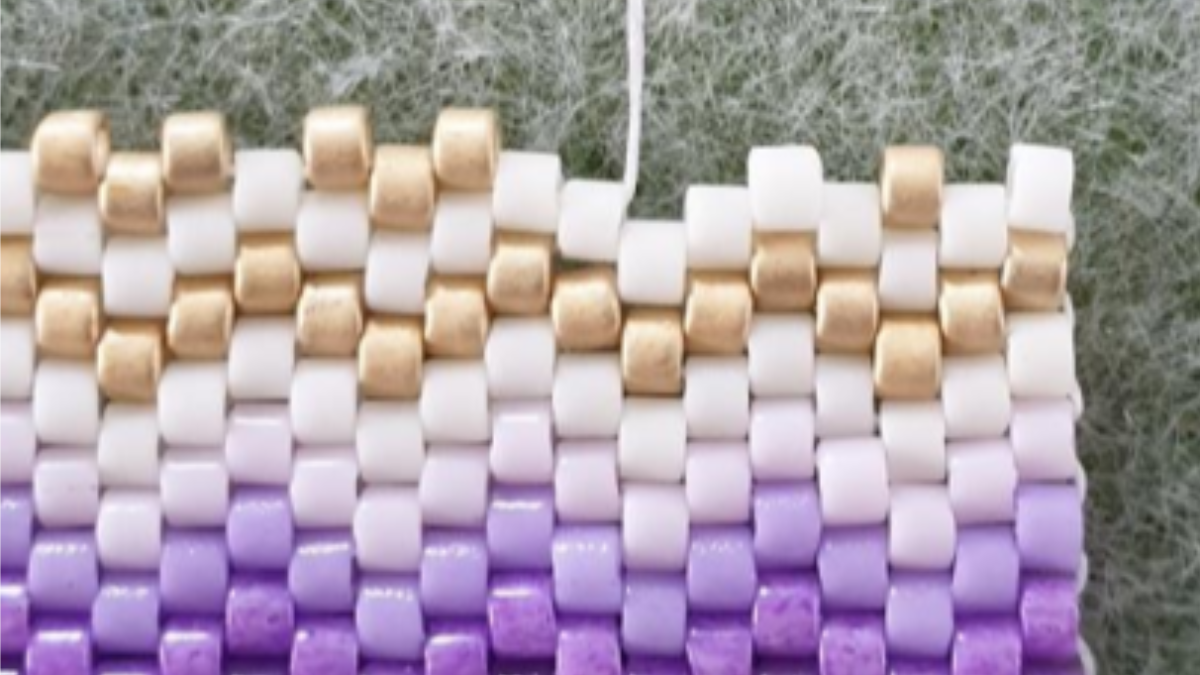 Bracelet tissage peyote de perles Miyuki Délicas 11/0 avec insertion de Strass Crystal Mesh PureCrystal : Etape 2