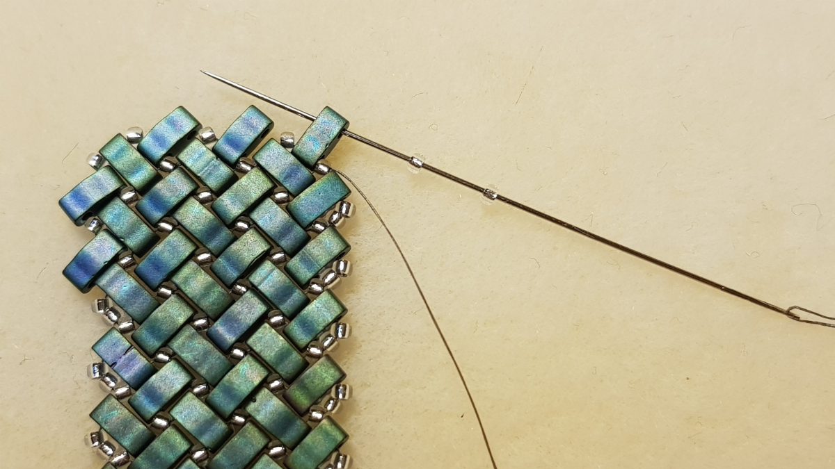 Tuto collier chevrons en pointe en perles rocailles Miyuki et Half Tila : Etape 9