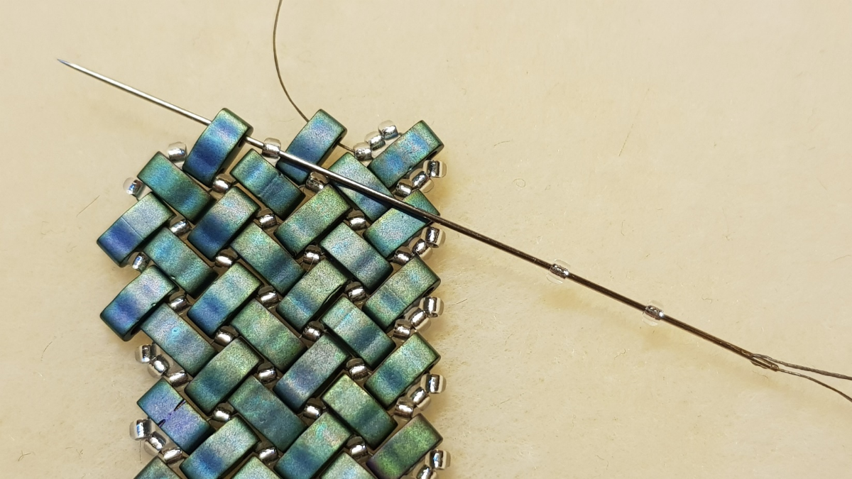 Tuto collier chevrons en pointe en perles rocailles Miyuki et Half Tila : Etape 11