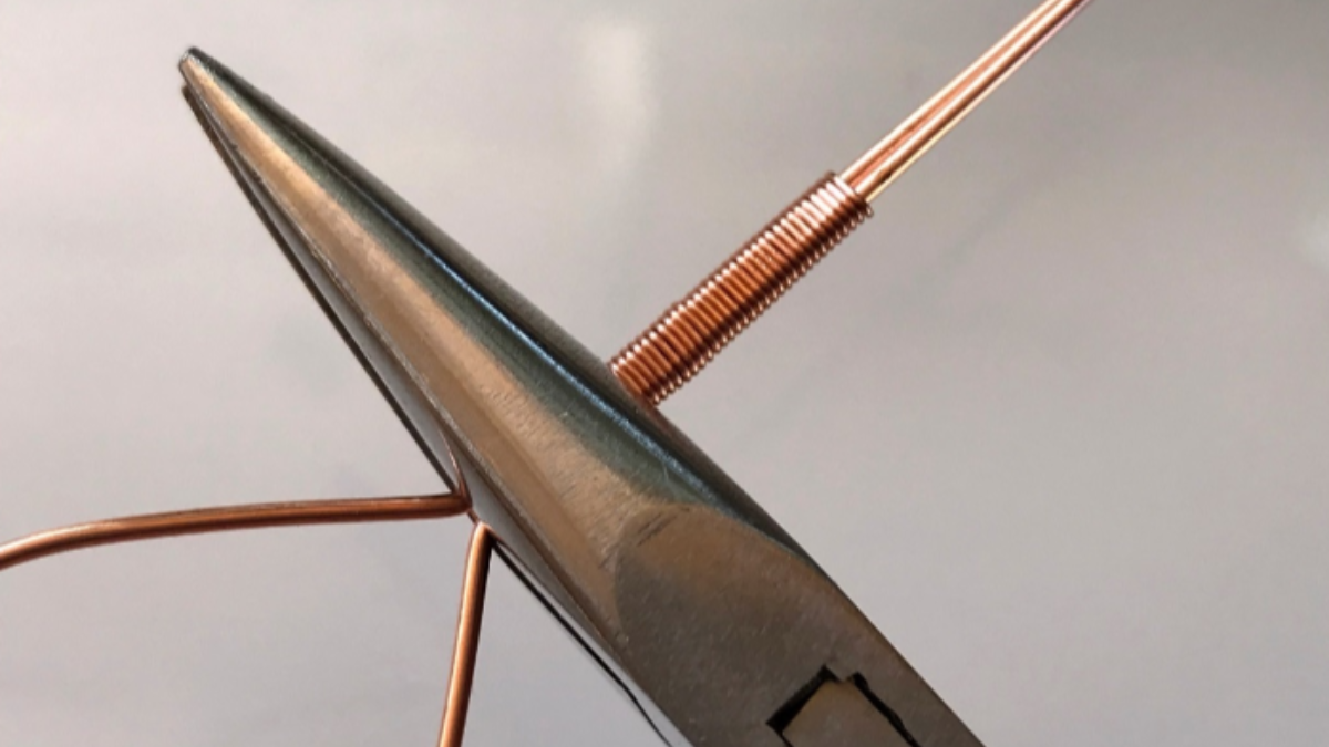 Pendentif en pierre gemme serti avec du fil de cuivre : Etape 10