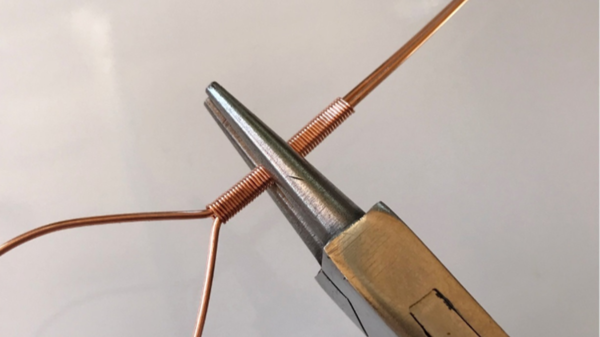 Pendentif en pierre gemme serti avec du fil de cuivre : Etape 11