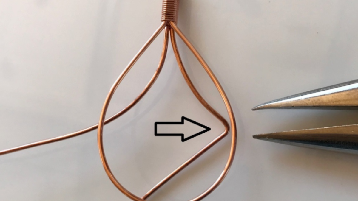 Pendentif en pierre gemme serti avec du fil de cuivre : Etape 17