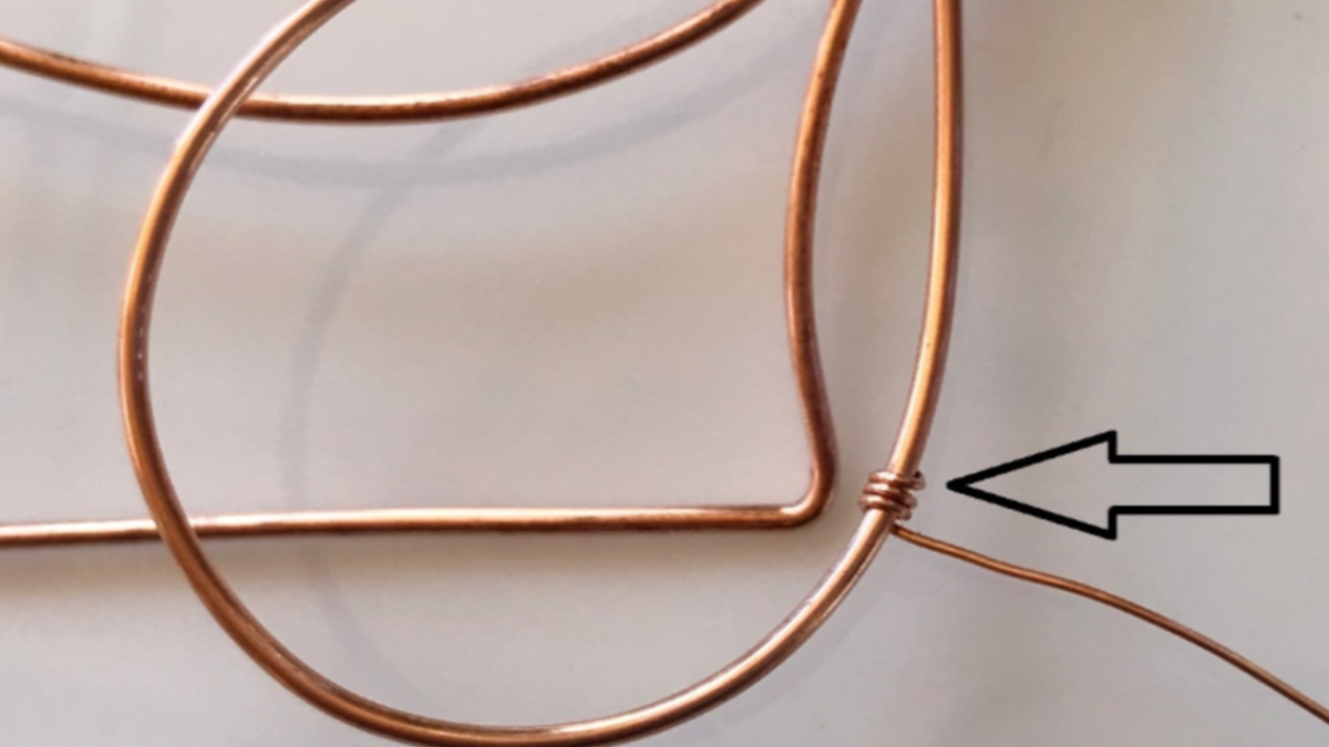 Pendentif en pierre gemme serti avec du fil de cuivre : Etape 18