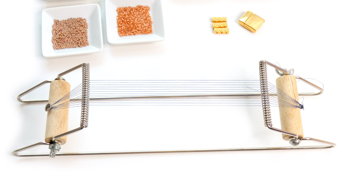 Bracelet Miyuki motif éventail avec barrettes fleurs dorées et fermoir aimanté : Etape 1