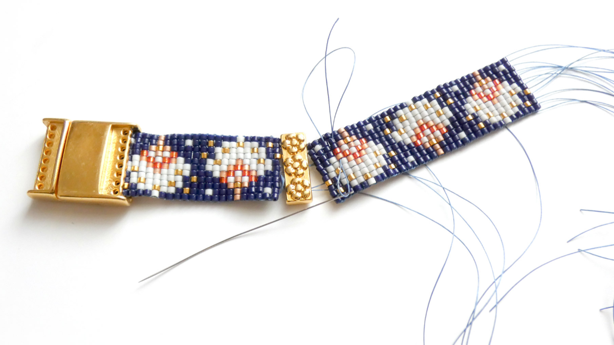 Bracelet Miyuki motif éventail avec barrettes fleurs dorées et fermoir aimanté : Etape 8