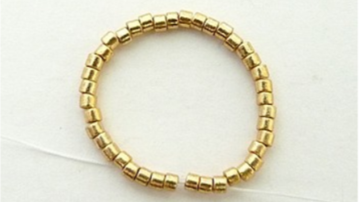 Accessoire de sac, pompon perle Angèle avec perles en verre Athos par Puca : Etape 1