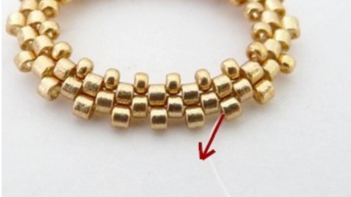 Accessoire de sac, pompon perle Angèle avec perles en verre Athos par Puca : Etape 5