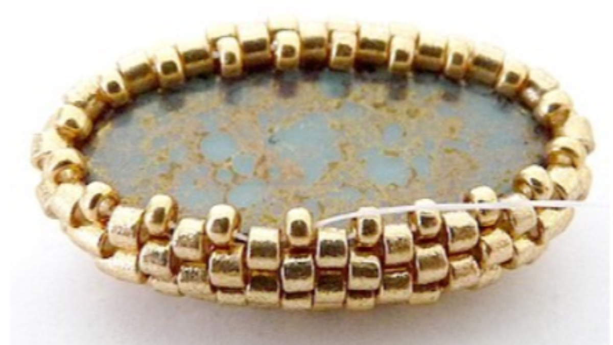 Accessoire de sac, pompon perle Angèle avec perles en verre Athos par Puca : Etape 7