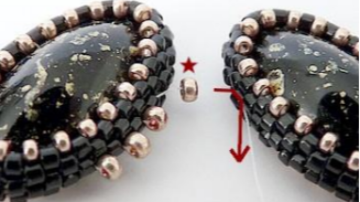 Accessoire de sac, pompon perle Angèle avec perles en verre Athos par Puca : Etape 18