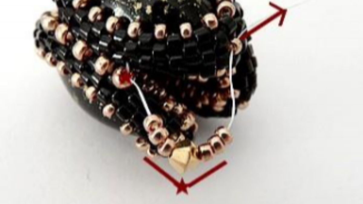 Accessoire de sac, pompon perle Angèle avec perles en verre Athos par Puca : Etape 24