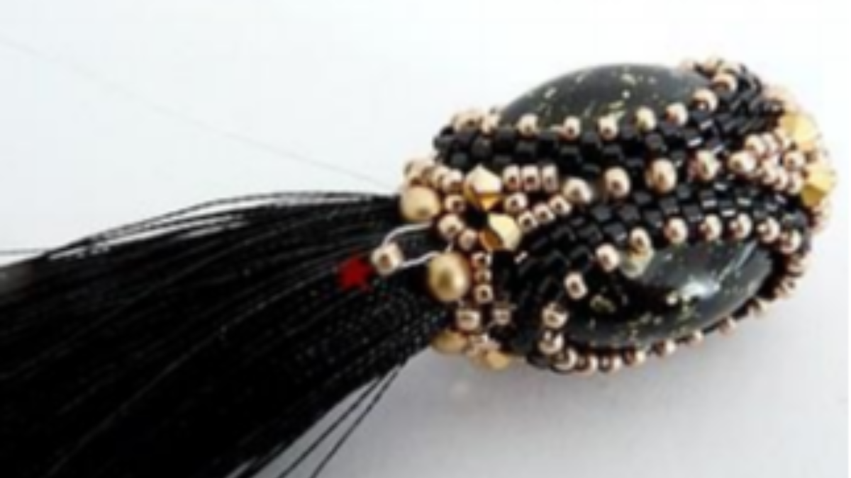 Accessoire de sac, pompon perle Angèle avec perles en verre Athos par Puca : Etape 34