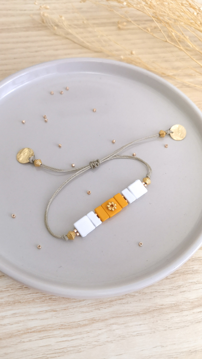 Bracelet ajustable avec perles effet gomme carrées