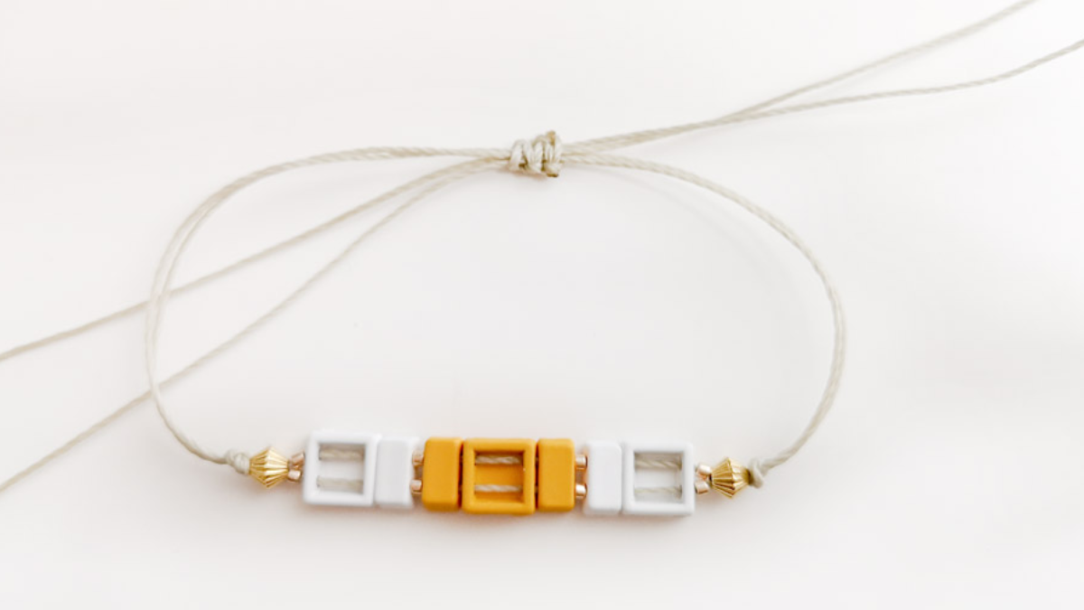 Bracelet ajustable avec perles effet gomme carrées : Etape 5