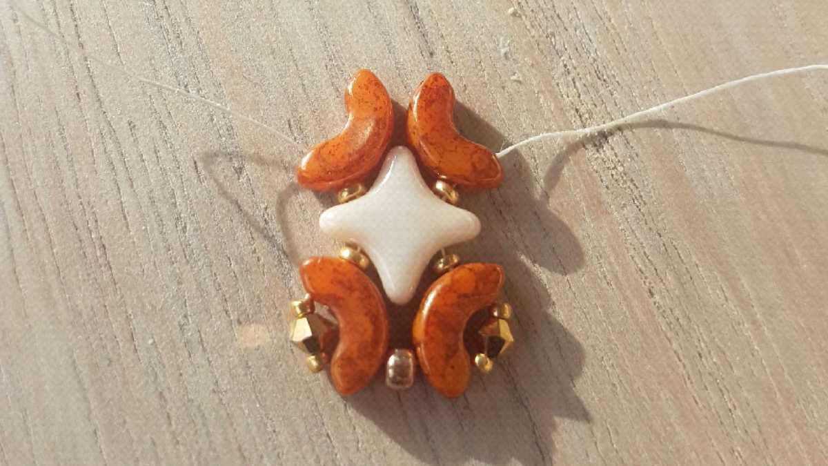 Bracelet de fête chic avec perles Starbeads et Arcos par Puca : Etape 4