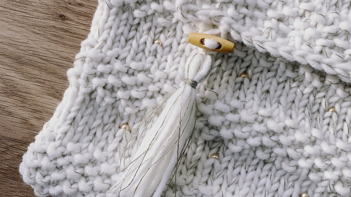 Pochette d'ordinateur chic au tricot avec insertion de perles métalliques et fil doré : Etape 14