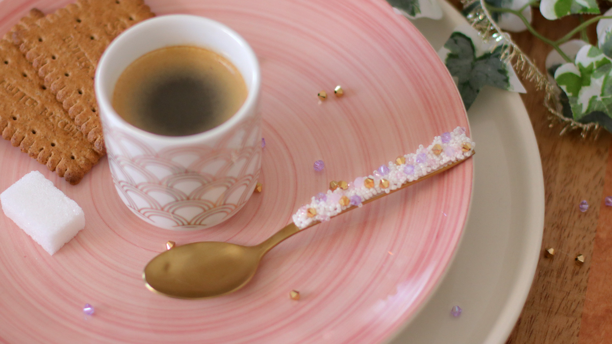 DIY Custo cuillère avec perles de rocailles et perles en cristal