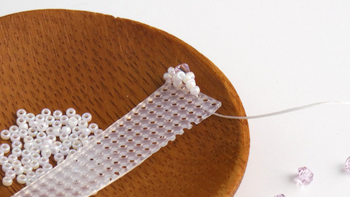 DIY Custo cuillère avec perles de rocailles et perles en cristal : Etape 3