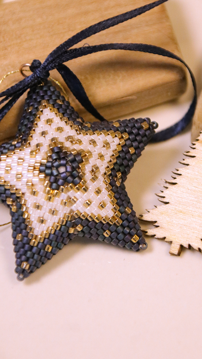 Schéma Etoiles 3D de Noël en tissage peyote de perles Miyuki