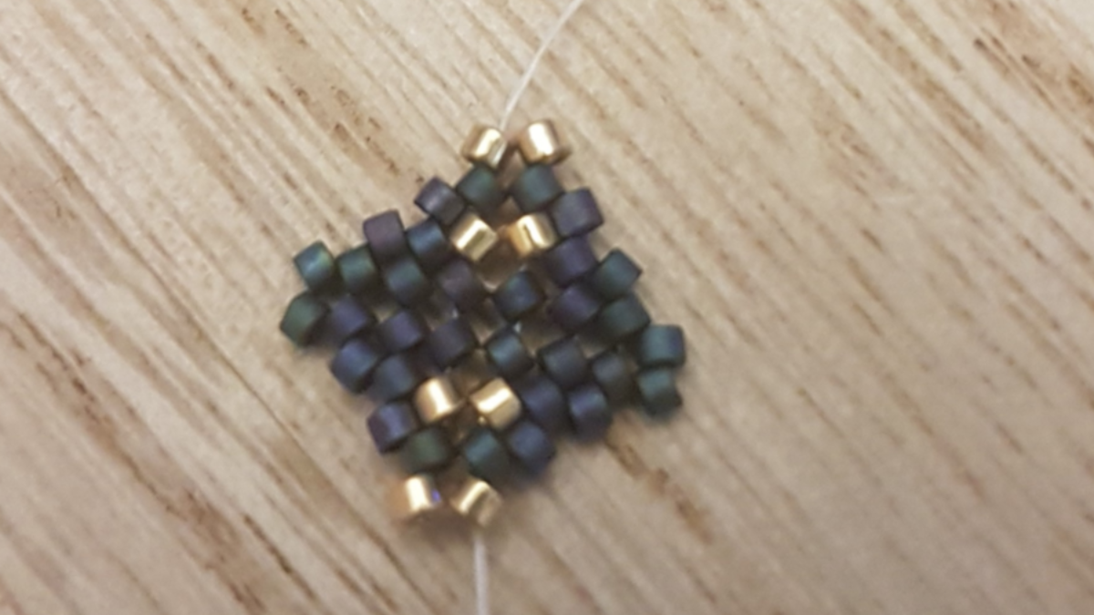 Etoiles 3D de Noël en tissage peyote de perles Miyuki : Etape 3