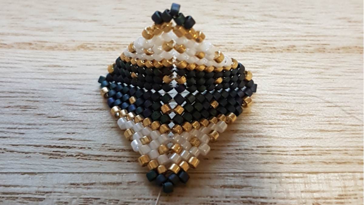 Etoiles 3D de Noël en tissage peyote de perles Miyuki : Etape 4