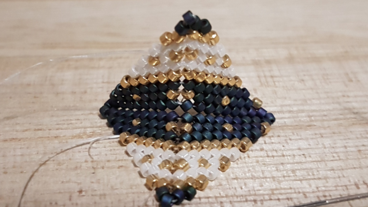 Etoiles 3D de Noël en tissage peyote de perles Miyuki : Etape 6