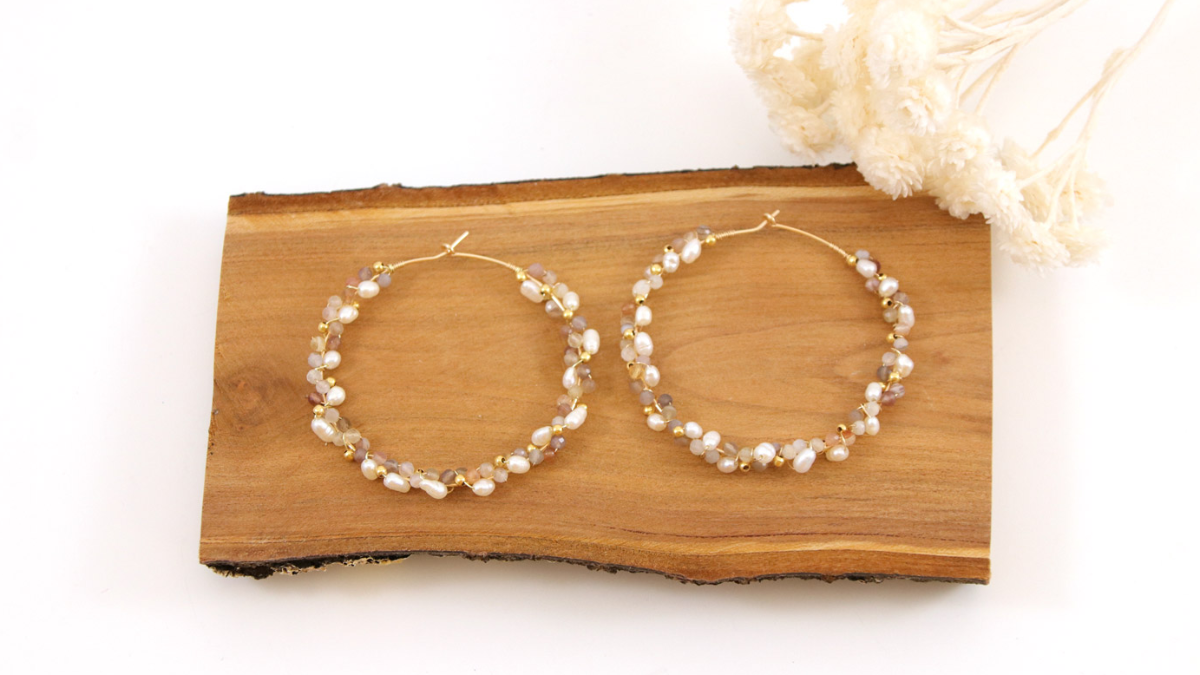 DIY Créoles en gold filled (or laminé) avec perles d'eau douce et agate DIY Créoles en gold filled (or laminé) avec perles d'eau douce et agate