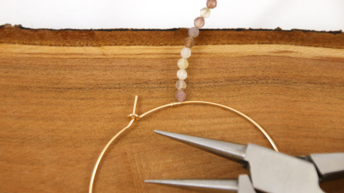 DIY Créoles en gold filled (or laminé) avec perles d'eau douce et agate : Etape 1