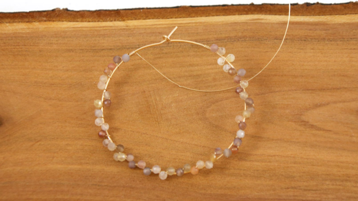 DIY Créoles en gold filled (or laminé) avec perles d'eau douce et agate : Etape 3