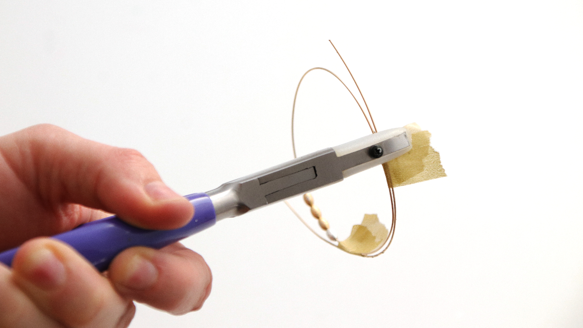 Bracelets joncs en Gold Filled (or laminé) et perles diamantées : Etape 3