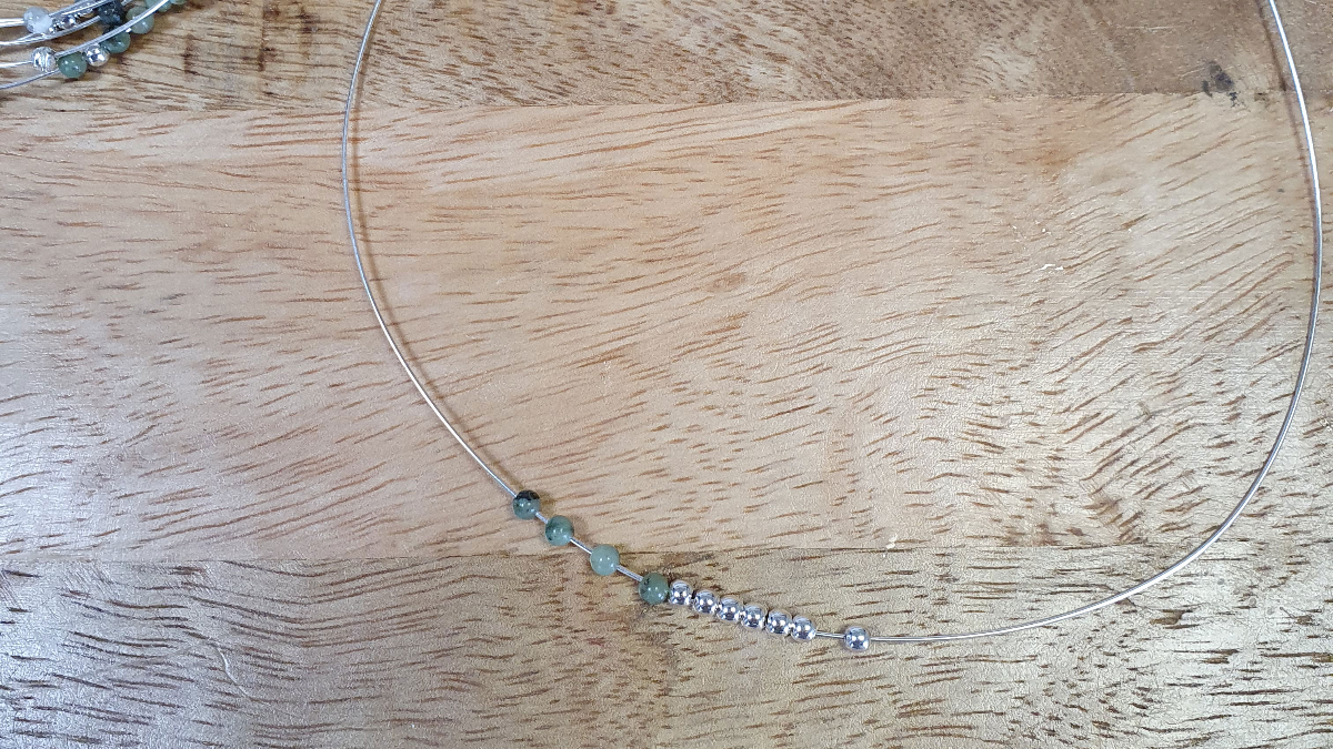 Bracelet semainier en argent 925 avec des pierres Howlite et Turquoise africaine : Etape 1