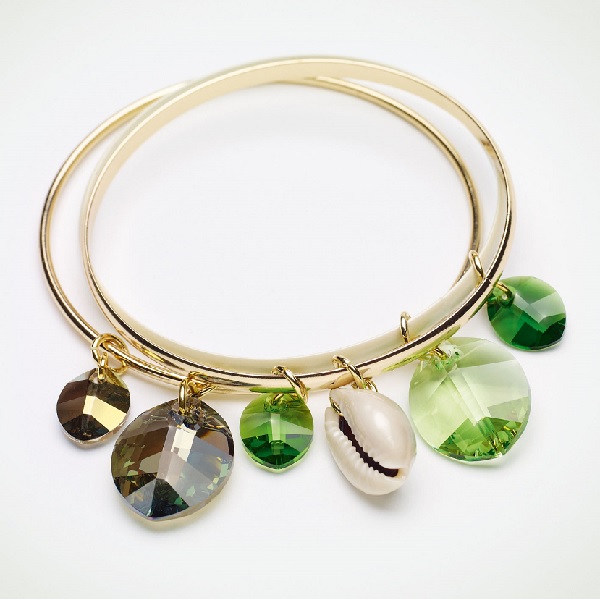 Schéma Bracelet doré avec pendentif en cristal Swarovski Pure Leaf et coquillage cauri