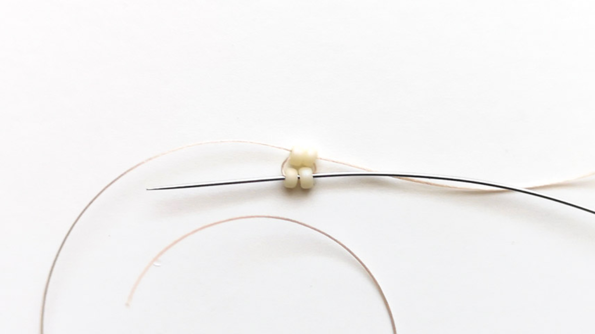 Bracelet jonc en tissage twisted herringbone tubulaire avec rocailles Miyuki 15/0 : Etape 2