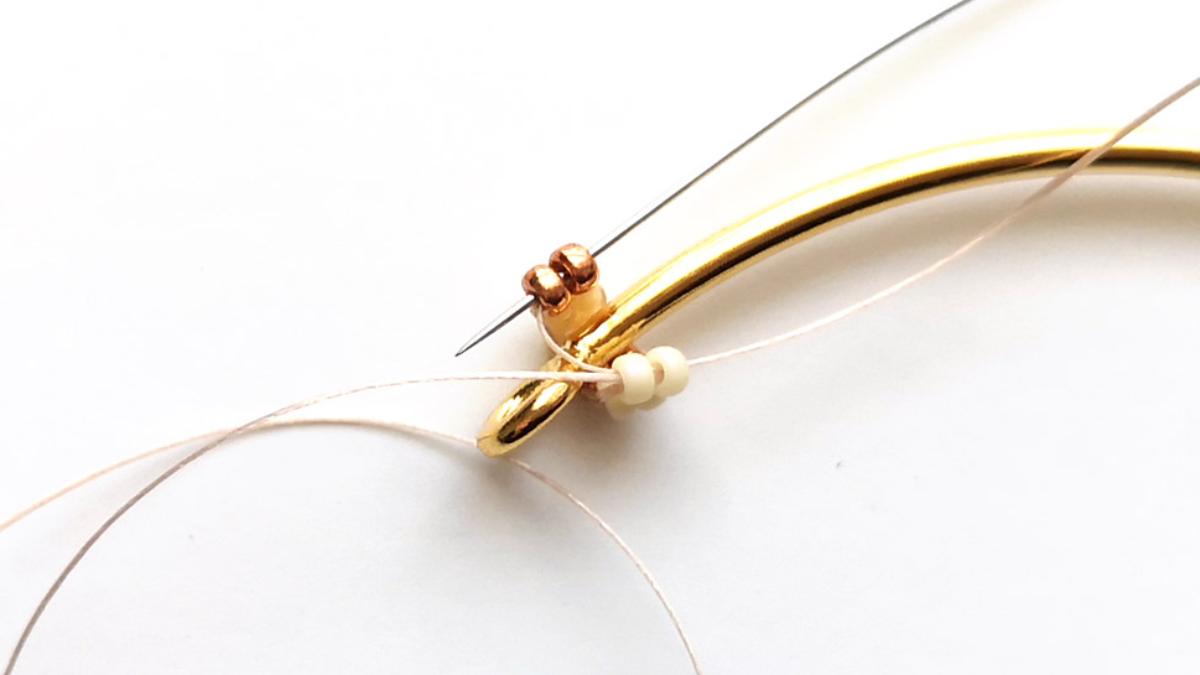 Bracelet jonc en tissage twisted herringbone tubulaire avec rocailles Miyuki 15/0 : Etape 5