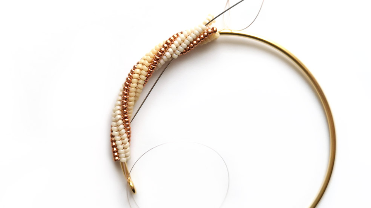 Bracelet jonc en tissage twisted herringbone tubulaire avec rocailles Miyuki 15/0 : Etape 11