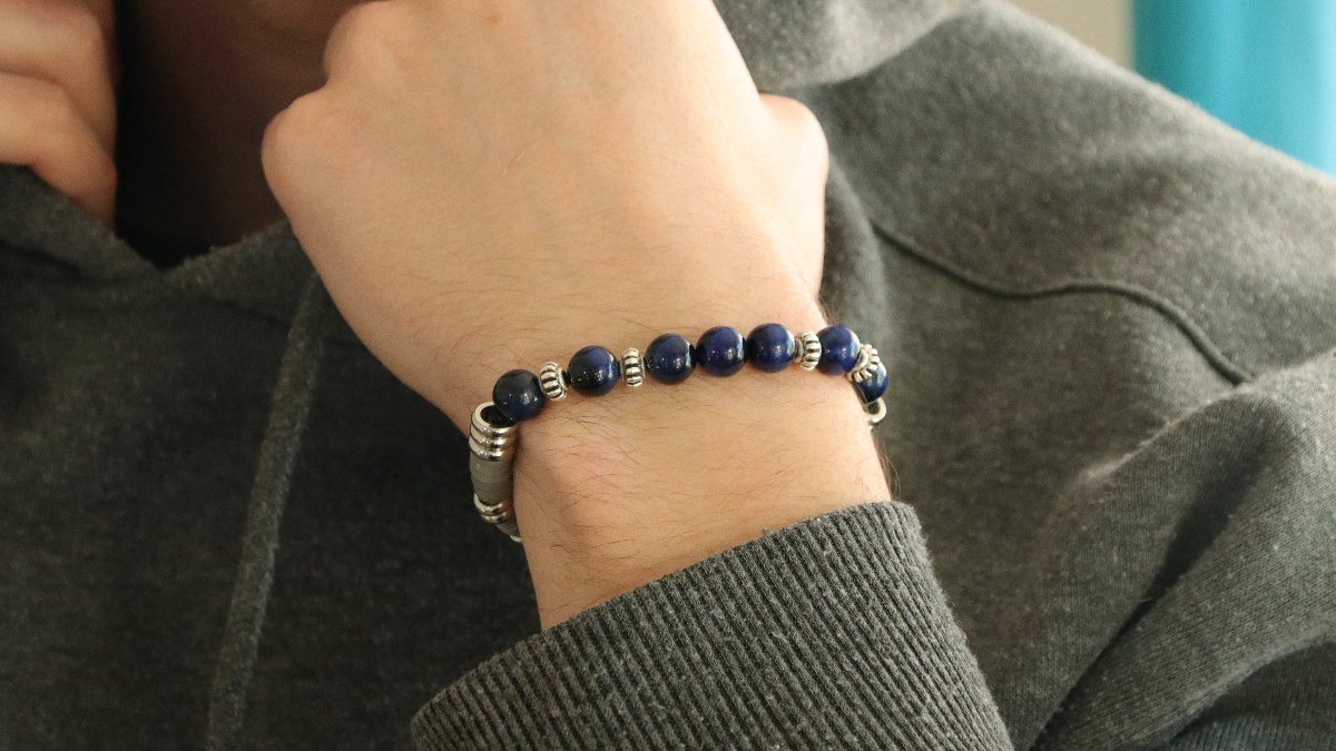 Bracelet élastique homme avec perles en pierre gemme oeil de tigre teinté bleue