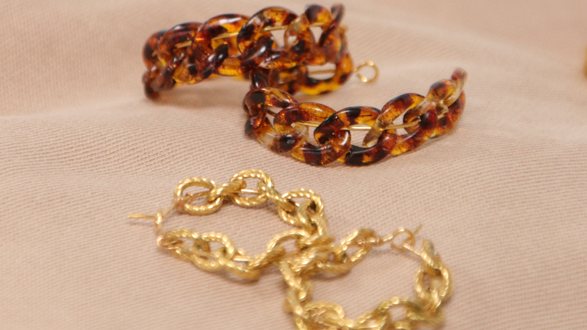 Boucles d'oreilles créoles grosses mailles acier inoxydable doré et acrylique Boucles d'oreilles créoles grosses mailles acier inoxydable doré et acrylique