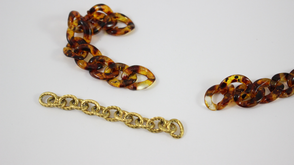 Boucles d'oreilles créoles grosses mailles acier inoxydable doré et acrylique : Etape 1