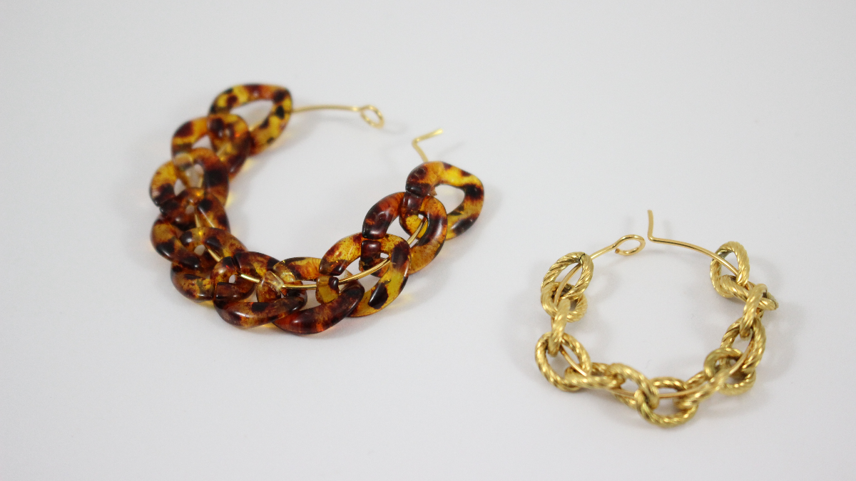 Boucles d'oreilles créoles grosses mailles acier inoxydable doré et acrylique : Etape 3