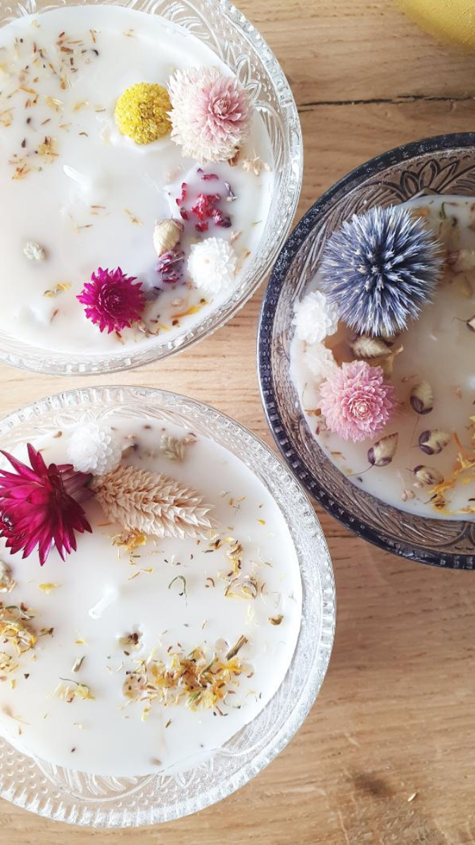 Schéma DIY Bougie parfumée avec des fleurs séchées