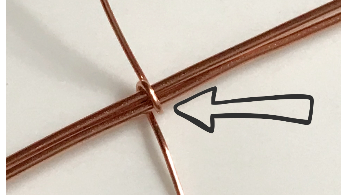 Pendentif serti wire wrapping avec cabochon pierre gemme et fil de cuivre : Etape 4