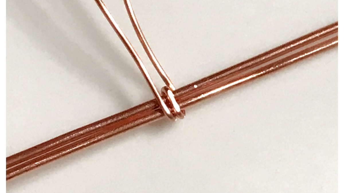 Pendentif serti wire wrapping avec cabochon pierre gemme et fil de cuivre : Etape 6