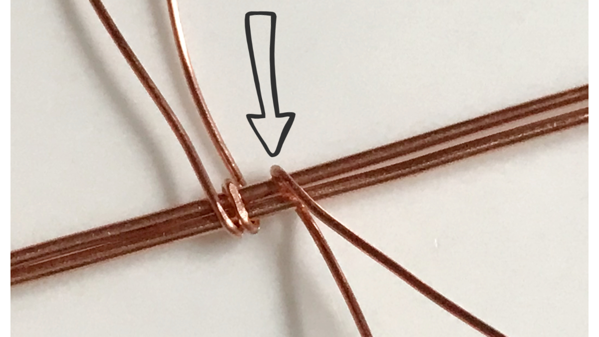 Pendentif serti wire wrapping avec cabochon pierre gemme et fil de cuivre : Etape 8