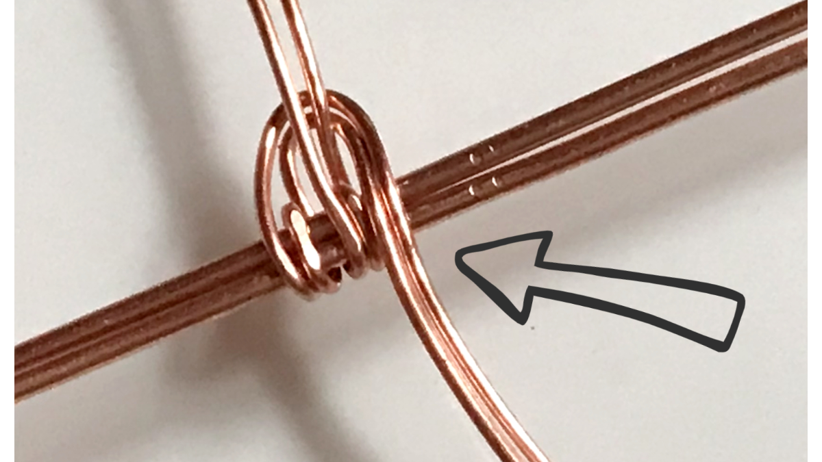 Pendentif serti wire wrapping avec cabochon pierre gemme et fil de cuivre : Etape 11