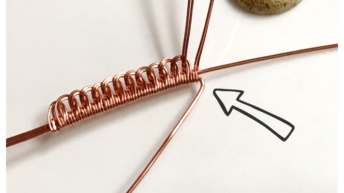 Pendentif serti wire wrapping avec cabochon pierre gemme et fil de cuivre : Etape 19