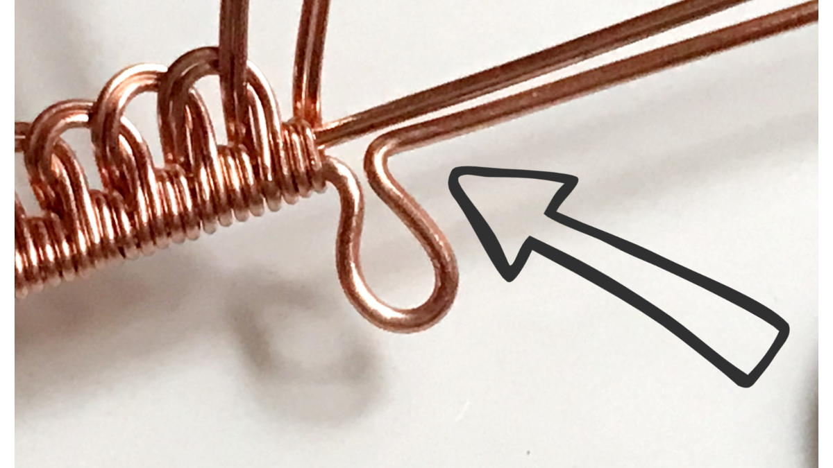 Pendentif serti wire wrapping avec cabochon pierre gemme et fil de cuivre : Etape 21