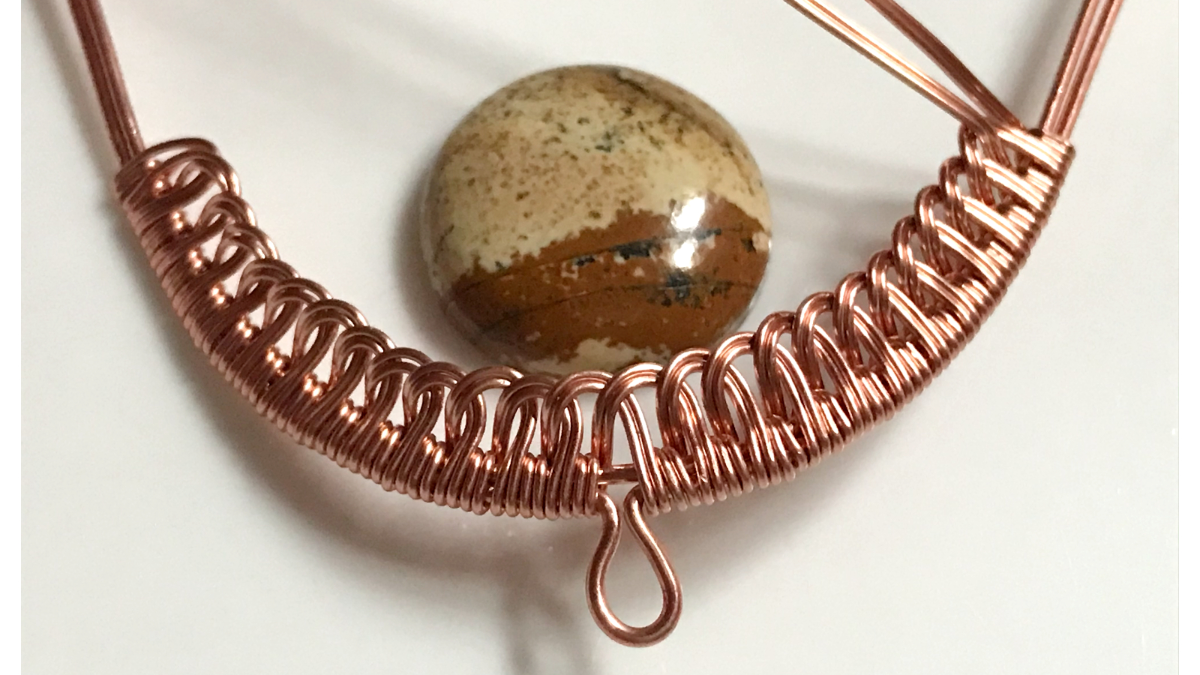 Pendentif serti wire wrapping avec cabochon pierre gemme et fil de cuivre : Etape 23